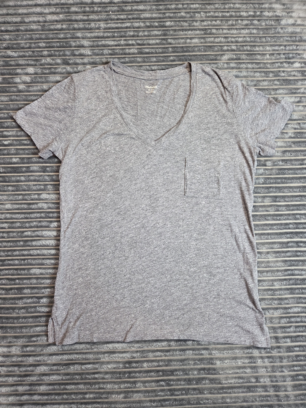Madewell Heathered Light Gray V-Neck Pocket Tee